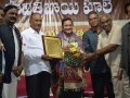 Dr Umar Alisha receiving Savitri Bhai Phule Life Time Achievement Award