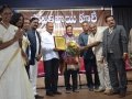 Dr Umar Alisha receiving Savitri Bhai Phule Life Time Achievement Award