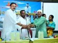 గో-కృపా-మృతాన్ని-రైతులకు-అందజేస్తున్న-శ్రీ-లక్ష్మి-నారాయణ-గారు
