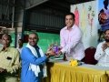 శ్రీ హుస్సేన్ షా గార్కి పుష్ప కుచ్చాని అందిస్తున్న పీఠం  రైతు సోదరులు