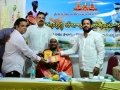 ఏరువాక పౌర్ణమి సందర్బంగా శ్రీ  నందెల ఏడుకొండలు గార్ని సన్మానిస్తున్న శ్రీ అహమద్ ఆలీషా గారు మరియు శ్రీ హుస్సేన్ షా గారు