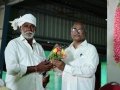 శ్రీ ఎ.వి.వి. సత్యనారాయణ గార్కి పుష్ప కుచ్చాని అందిస్తున్న పీఠం  రైతు సోదరులు