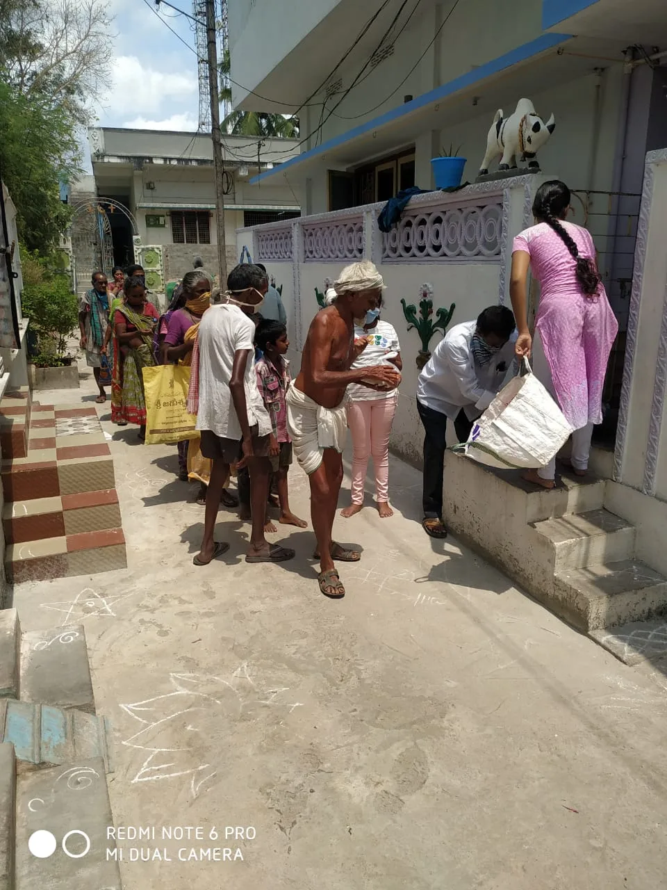UARDT distributed free food at Attili Ashram on 07-May-2020