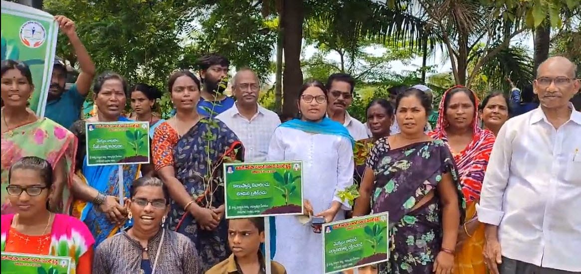 05 జూన్ 2022 “ప్రపంచ పర్యావరణ దినోత్సవం” సందర్భంగా కాకినాడ శాఖ వారి ఆధ్వర్యంలో ఏర్పాటు చేసిన మొక్కలు నాటే కార్యక్రమం జరిగినది