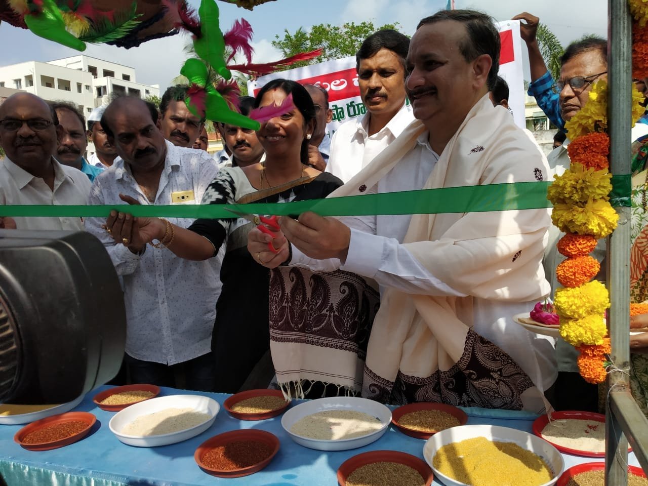 18 ఏప్రిల్ 2019 న కాకినాడ బోట్స్ క్లబ్ వద్ద “ఉమర్ అలీషా రూరల్ డెవలప్మెంట్ ట్రస్ట్” వారు పక్షుల చలివేంద్రం, మజ్జిగ చలివేంద్రం మరియు పశువుల చలివేంద్రం కేంద్రాలు ఏర్పాటు చేసినారు