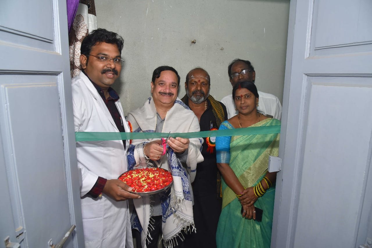 ది.14 నవంబర్ 2019 గురువారం పిఠాపురం, తూర్పు గోదావరి జిల్లా లో ‘వరల్డ్ డయాబెటిస్  డే’ సందర్భంగా పిఠాపురం లో అశ్వని డియబెటిక్ క్లినిక్ ప్రాంగణంలో ఏర్పటు చేసిన ఉచిత మెడికల్ క్యాంప్ ను పీఠాధిపతి డాక్టర్ ఉమర్ అలీషా స్వామి ప్రారంభించినారు