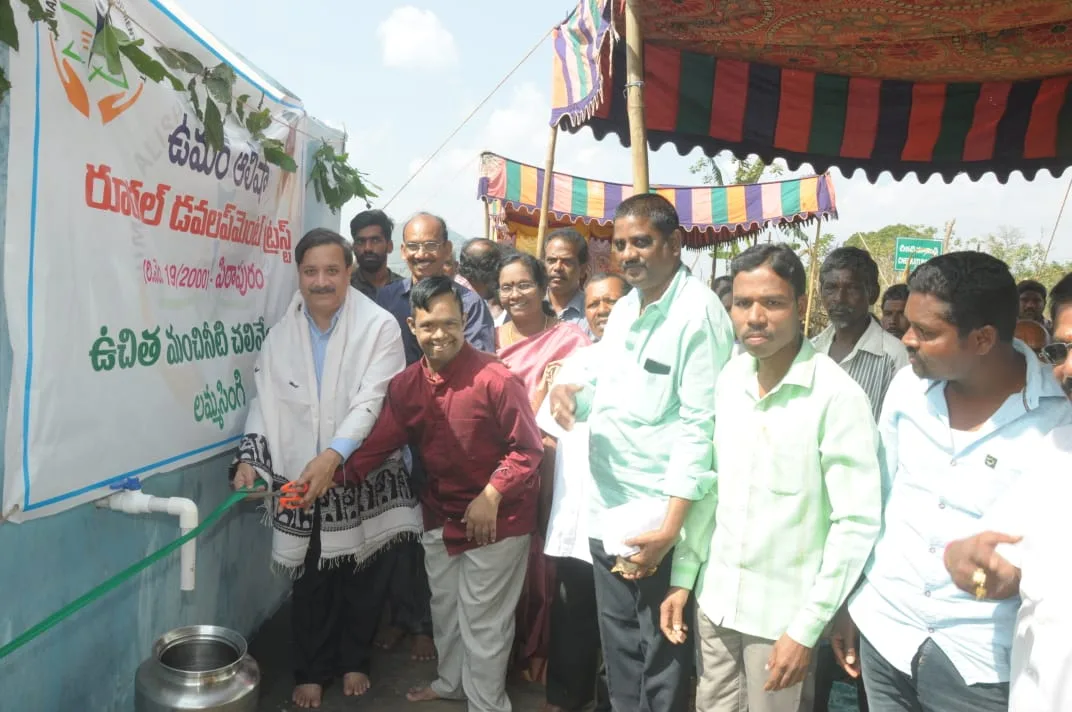ది. 17 జనవరి 2020 శుక్రవారం మధ్యాహ్నం విశాఖపట్నం జిల్లా లో లమ్మసింగి, చీకటి మామిడి గ్రామాల గిరిజనుల సౌకర్యార్థం ఉచిత మంచినీటి, పశు, పక్షుల చలివేంద్రాలను పీఠాధిపతి డాక్టర్ ఉమర్ అలీషా స్వామి వారు ఆవిష్కరించారు