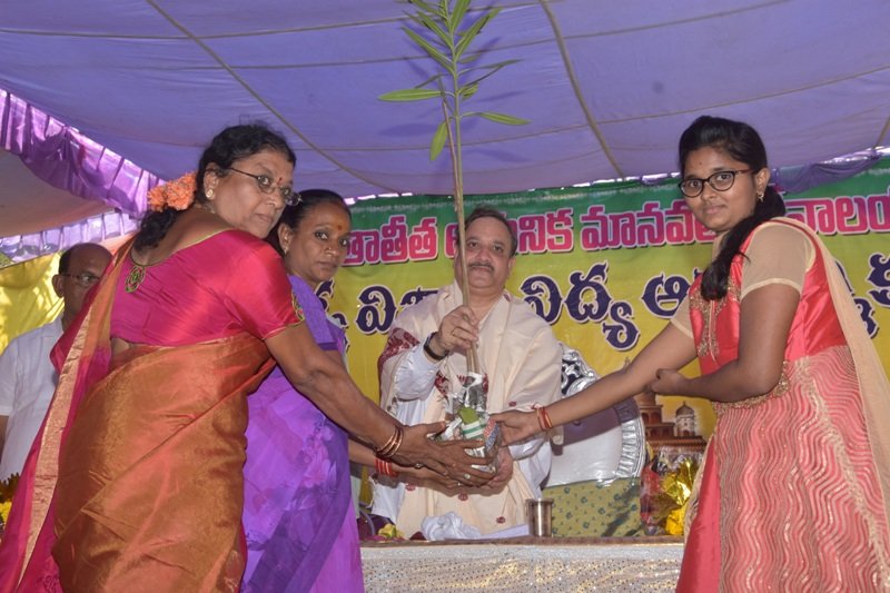 On 4th March, in Tuni Sabha 21st Annual convention, Swamy distributed Plants, Sarees and Sewing Machines to needed people